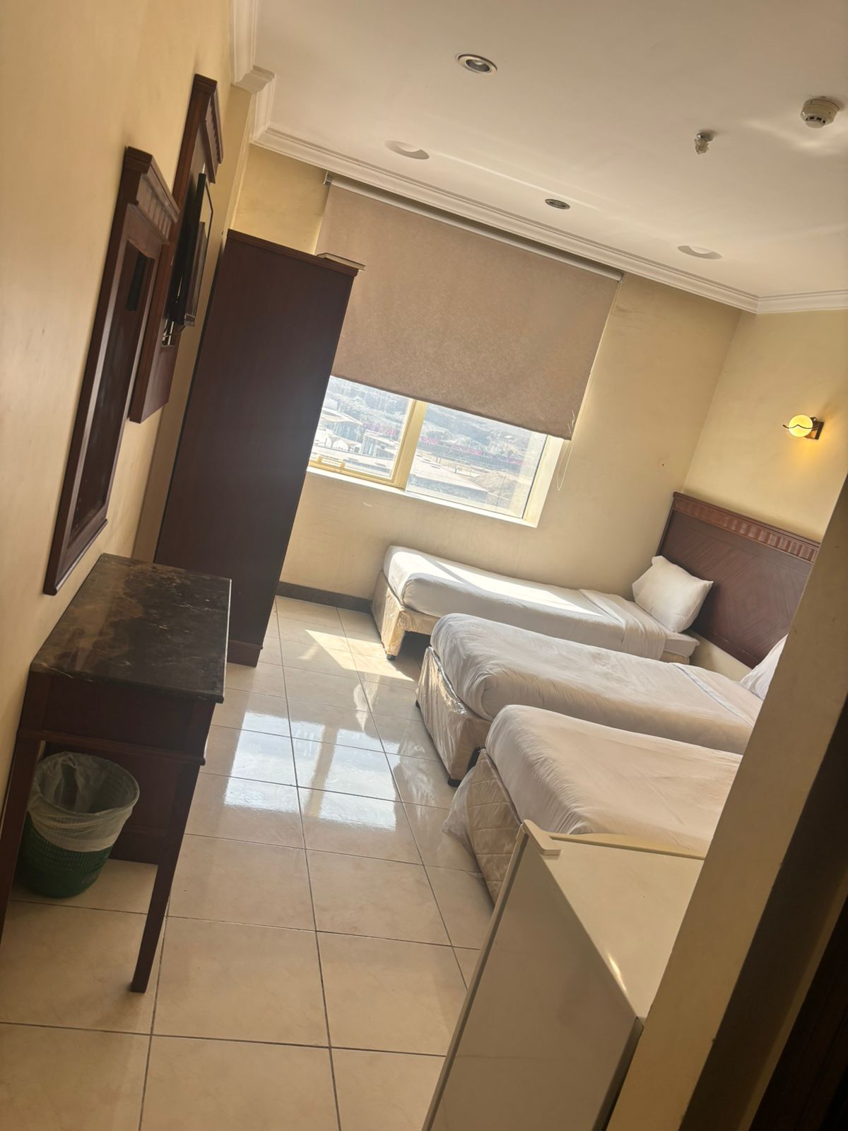 غرفة ثلاثية